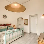 Olga Luxury בית הארחה 2*