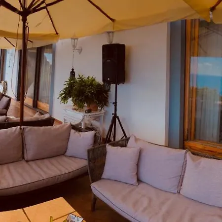 Olga Luxury Πανσιόν 2*